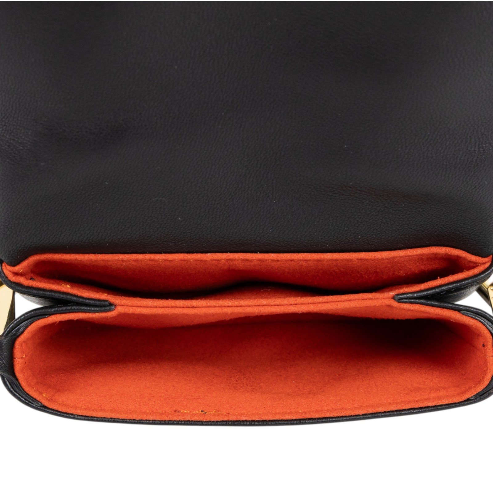 路易威登 LOUIS VUITTON Cousin Belt Chain 鏈帶包 M81125 晶片款 黑原花壓紋COUSIN 鍊帶