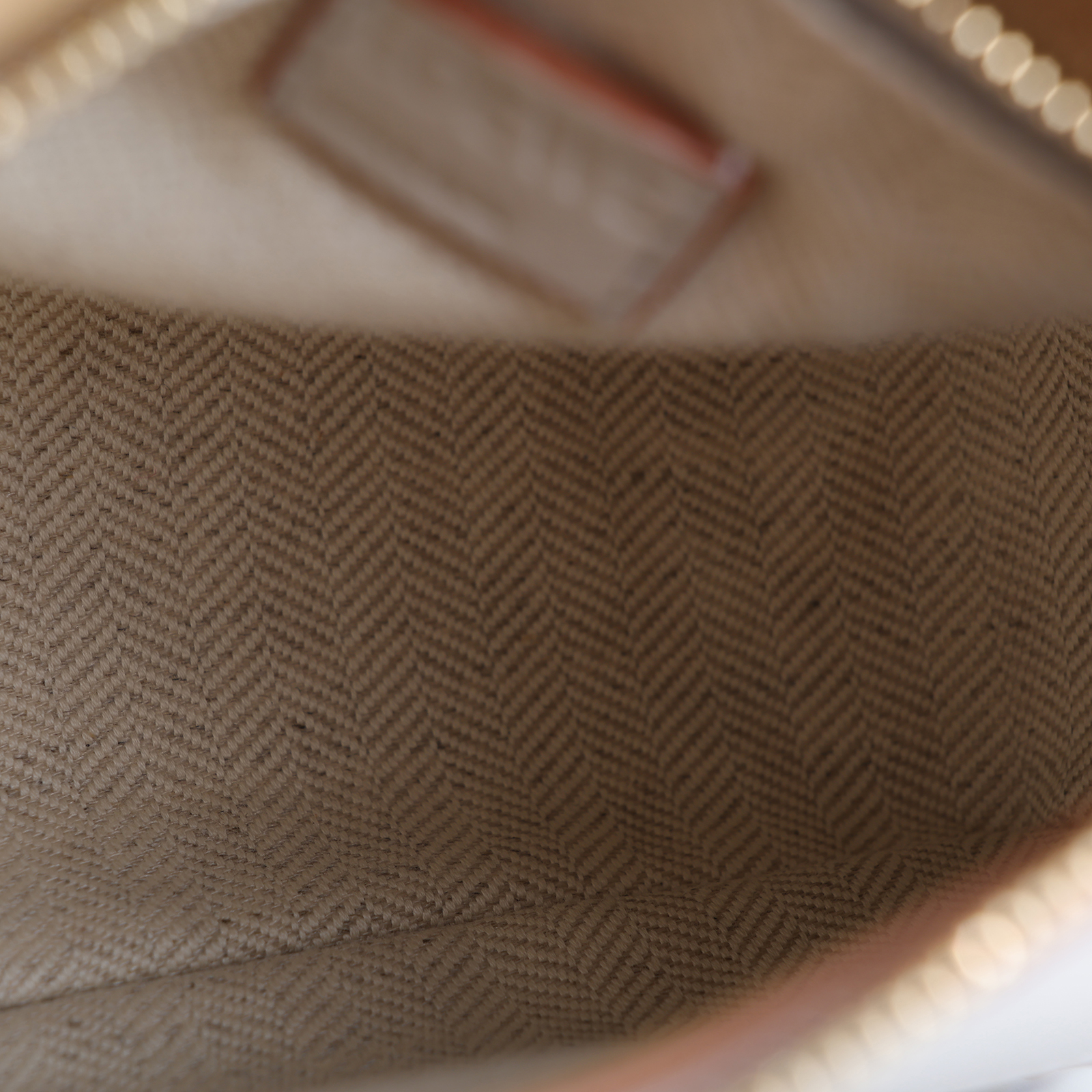 羅意威 LOEWE Puzzle Edge 包款 迷你 A510P88X05 拚色PUZZLE EDGE MINI 防塵袋