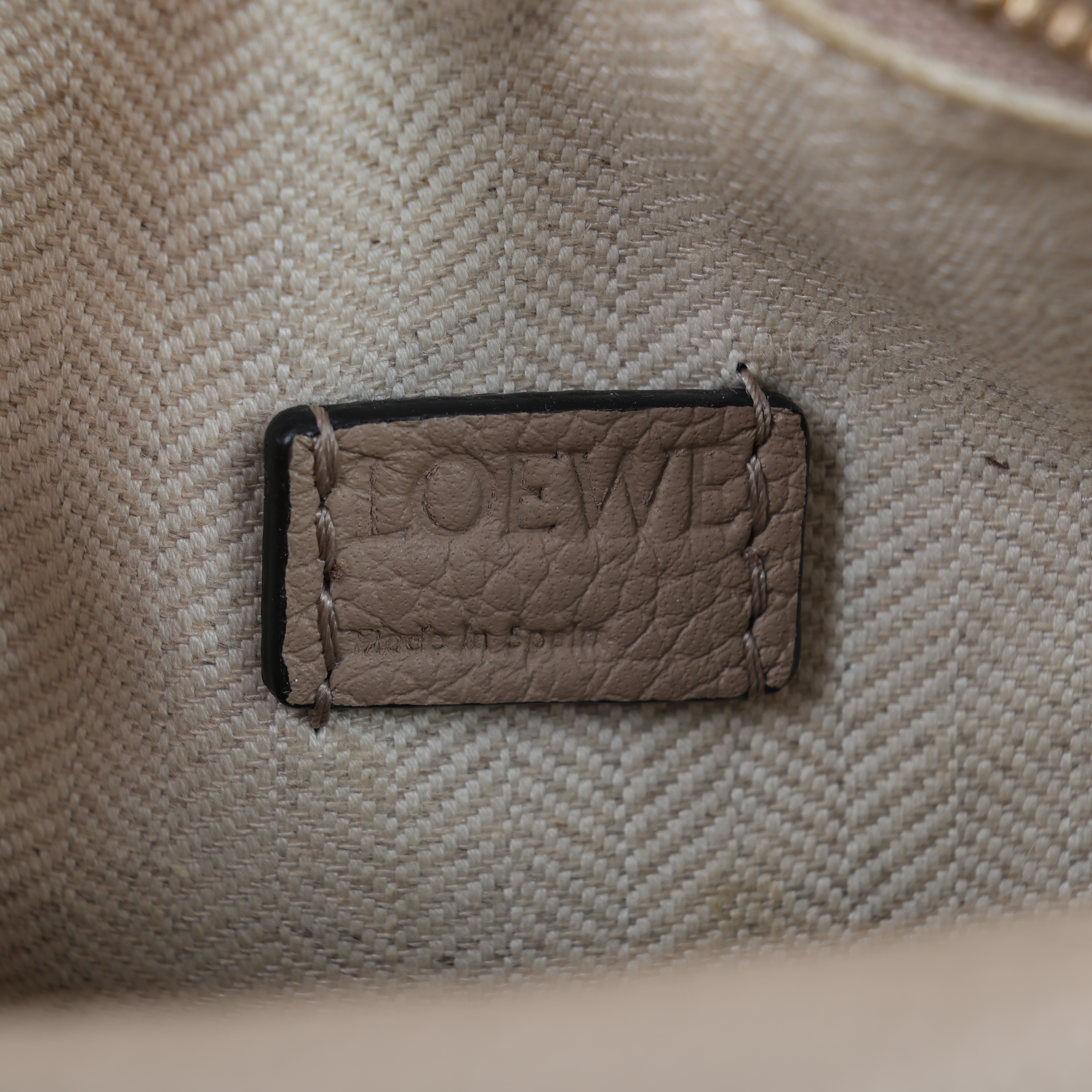 羅意威 LOEWE Mini Puzzle bag 手拿 肩背 斜背包  沙色PUZZLE MINI 防塵袋