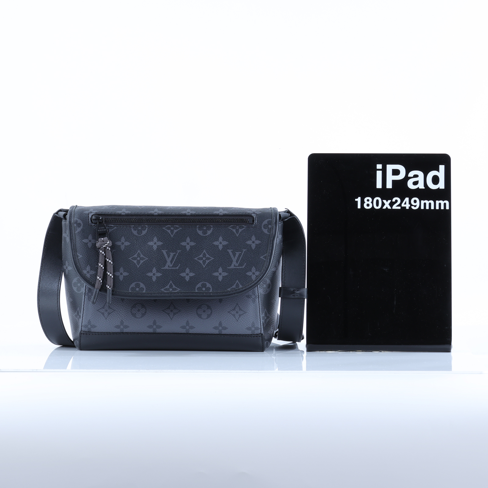 路易威登 LOUIS VUITTON Pulse Messenger 郵差包 斜背包 M12681 晶片款 黑原花PLUSE郵差包 原廠盒子/防塵袋