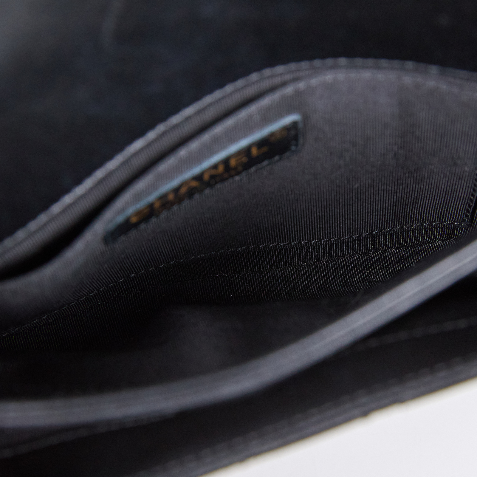 香奈兒 CHANEL Unchained 口蓋包  23開黑羊鍊條斜背包 保證卡