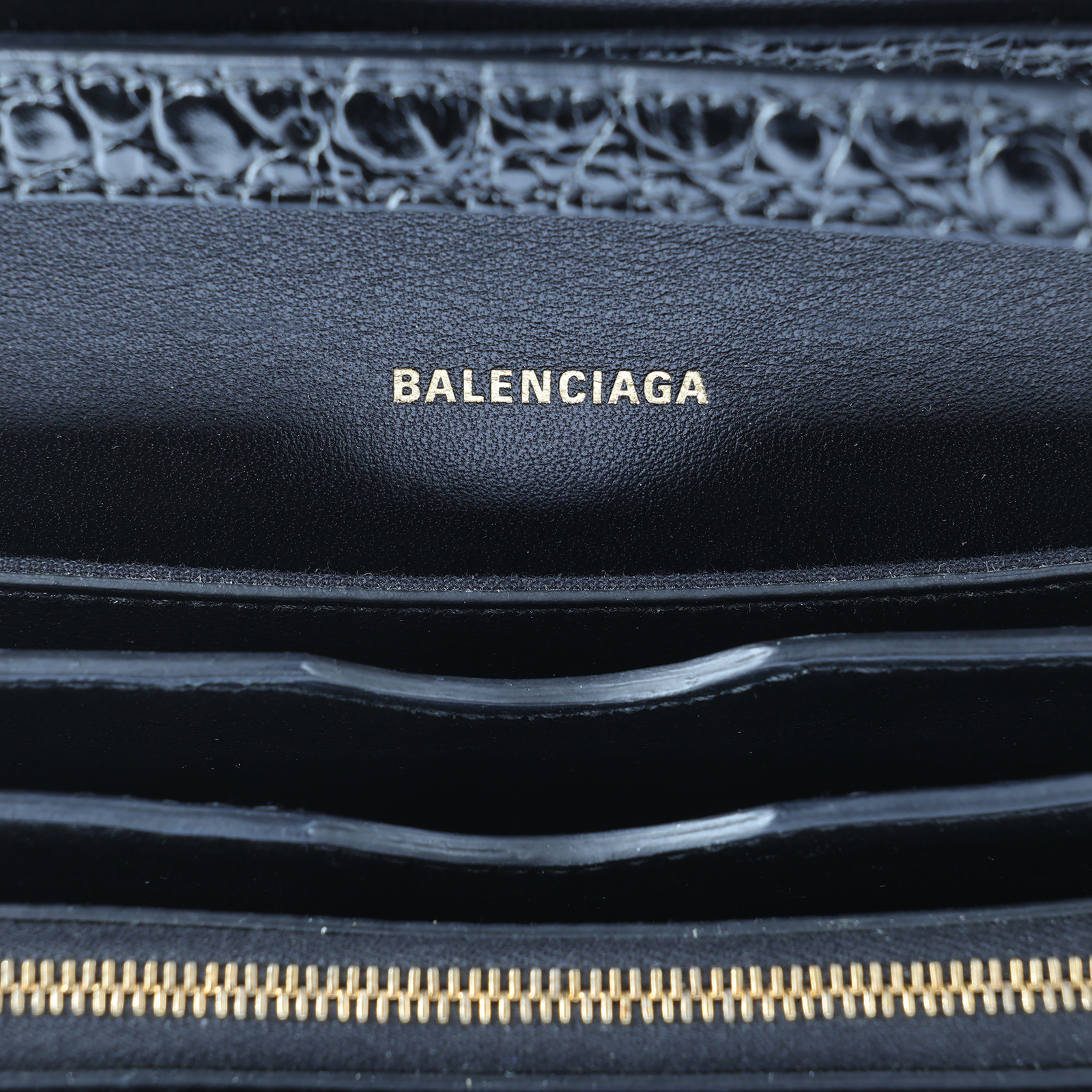 巴黎世家 BALENCIAGA Embossed Croc B Bag 小型 肩背包 5928981LR7M 黑壓紋B字 BAG 無附屬品