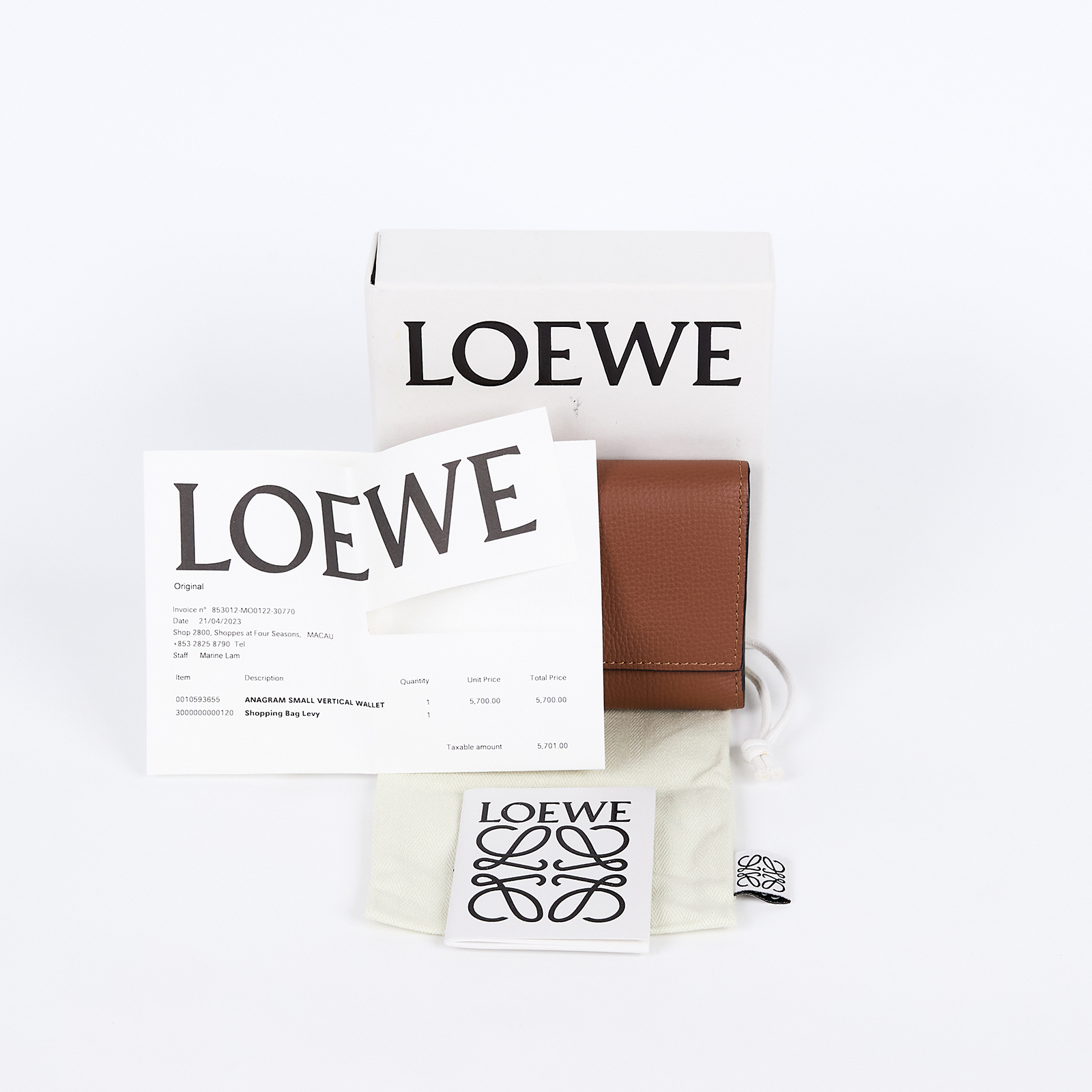 羅意威 LOEWE 小型鵝卵石紋小牛皮 Anagram 直式錢包 C821S33X07 棕短夾 原廠盒子/防塵袋/購買證明