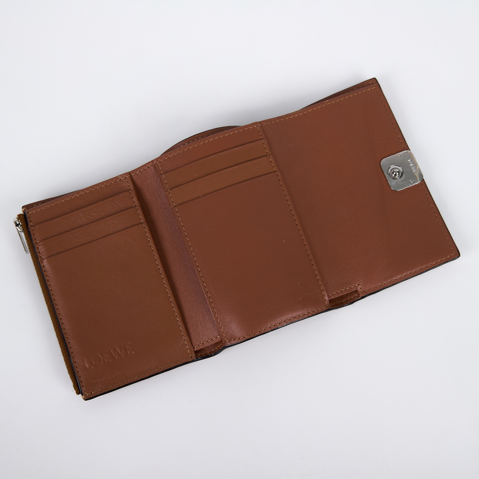 羅意威 LOEWE 小型鵝卵石紋小牛皮 Anagram 直式錢包 C821S33X07 棕短夾 原廠盒子/防塵袋/購買證明