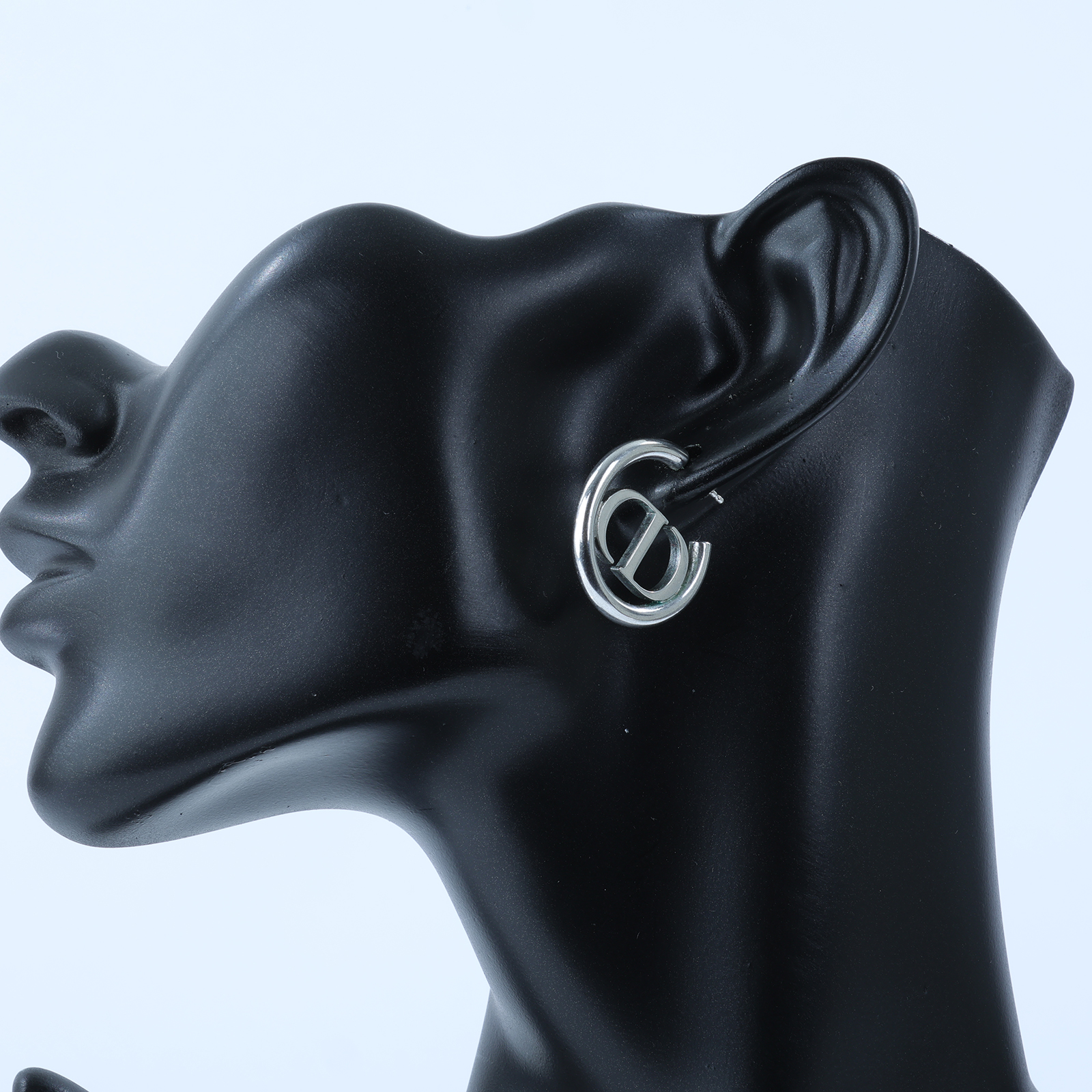 迪奧 CHRISTIAN DIOR 30 Montaigne 耳釘 E2050WOMMT 銀色圓形LOGO耳環 原廠盒子