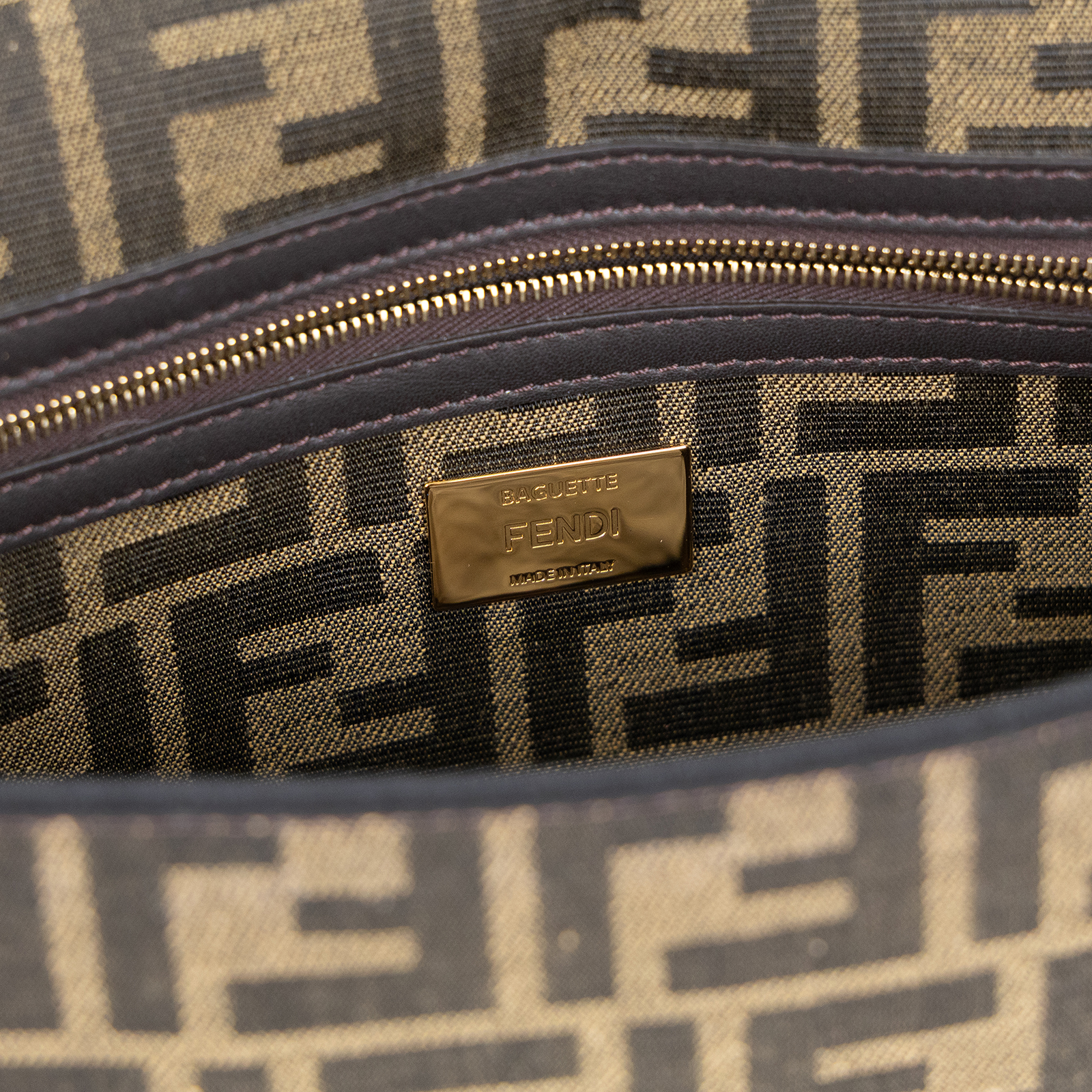 芬迪 FENDI Baguette FF提花布料包款 8BR600A6V5 棕FF帆布BAGUETTE法棍包 防塵袋/背帶