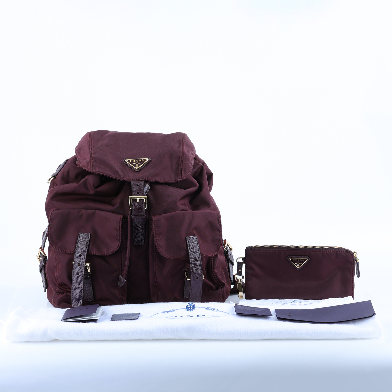 普拉達 PRADA Re-Nylon 中型 背囊 連化妝袋 1BZ811_RV44 酒紅色尼龍後背包 防塵袋