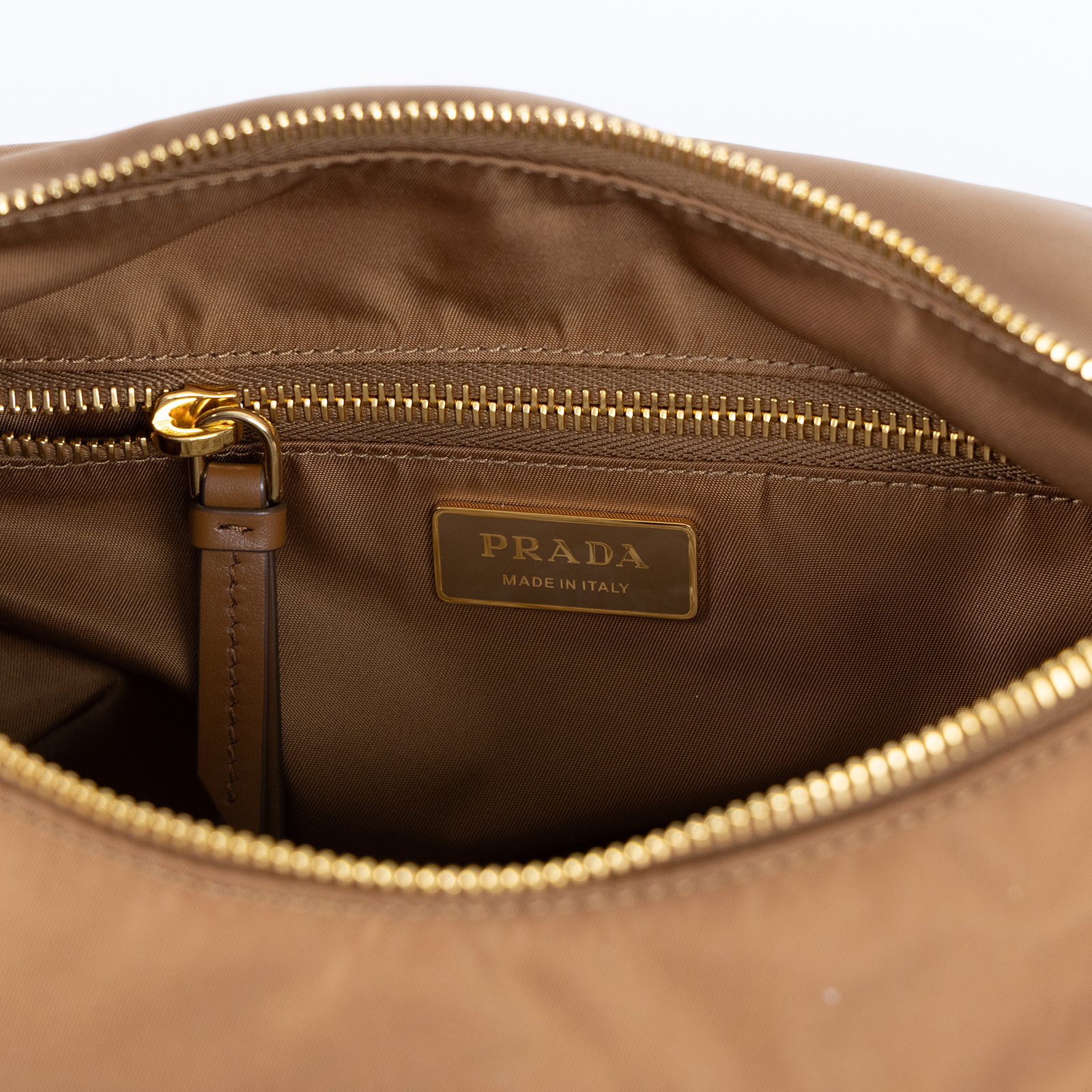普拉達 PRADA Explore Re-Nylon 皮革 肩背包 大型 1BC264_RDLN 咖色Explore尼龍肩背包 大號 防塵袋