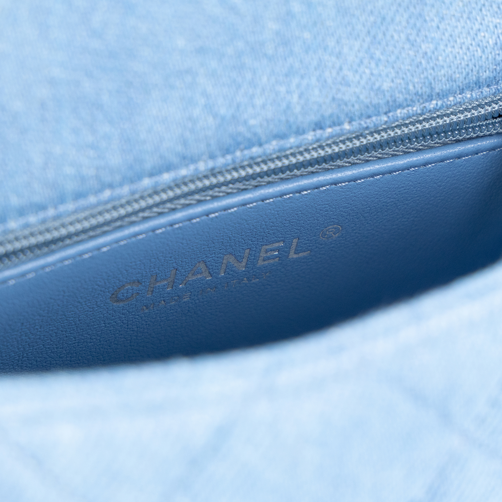 香奈兒 CHANEL 心型金球 方胖 肩背 斜背口蓋包  AS3829_DENIM 晶片款 藍牛仔愛心調節方胖 原廠盒子/防塵袋