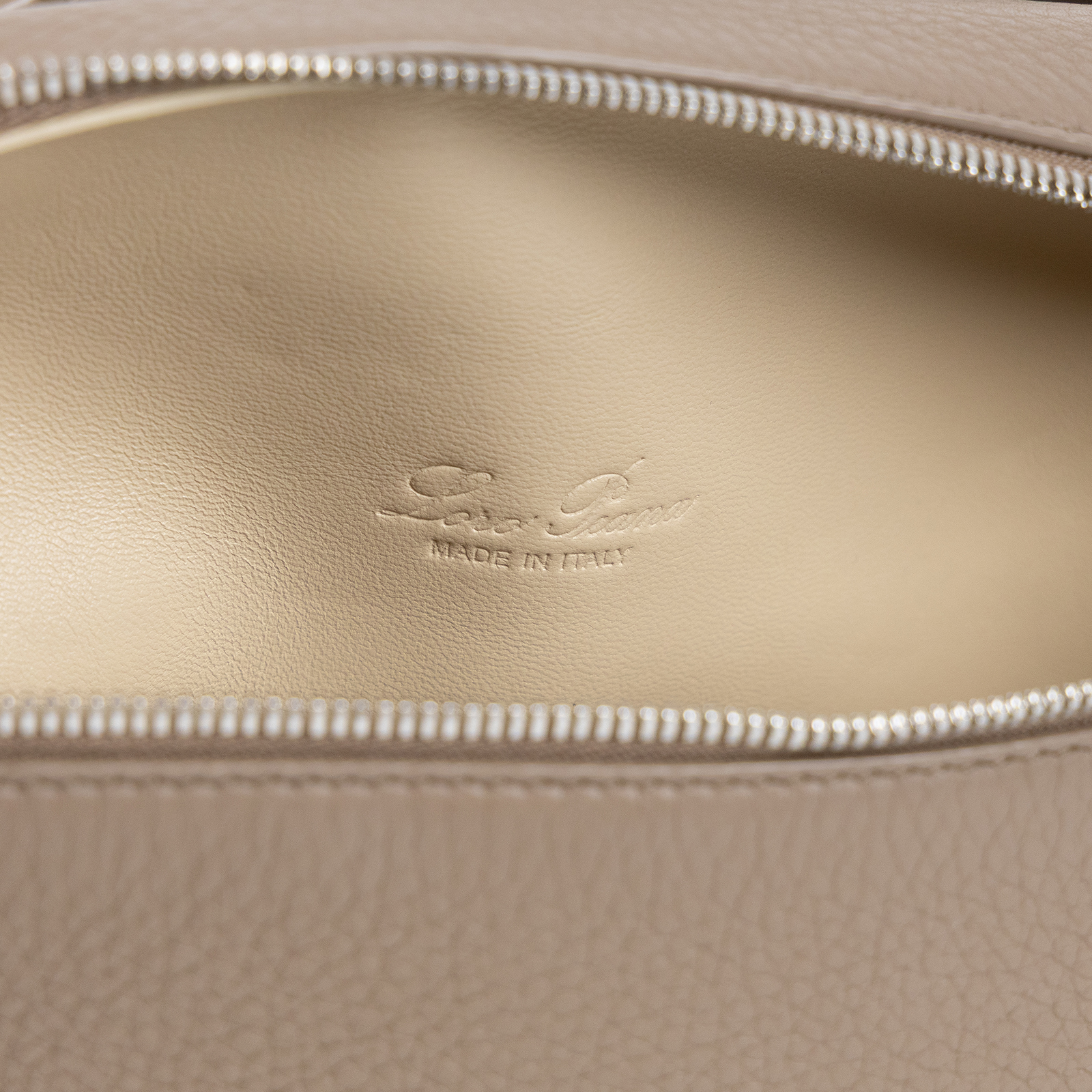諾悠翩雅 LORO PIANA Extra Pouch L19 手拿包 FAN4046 灰EXTRA POCKET L19 原廠盒子/防塵袋/背帶