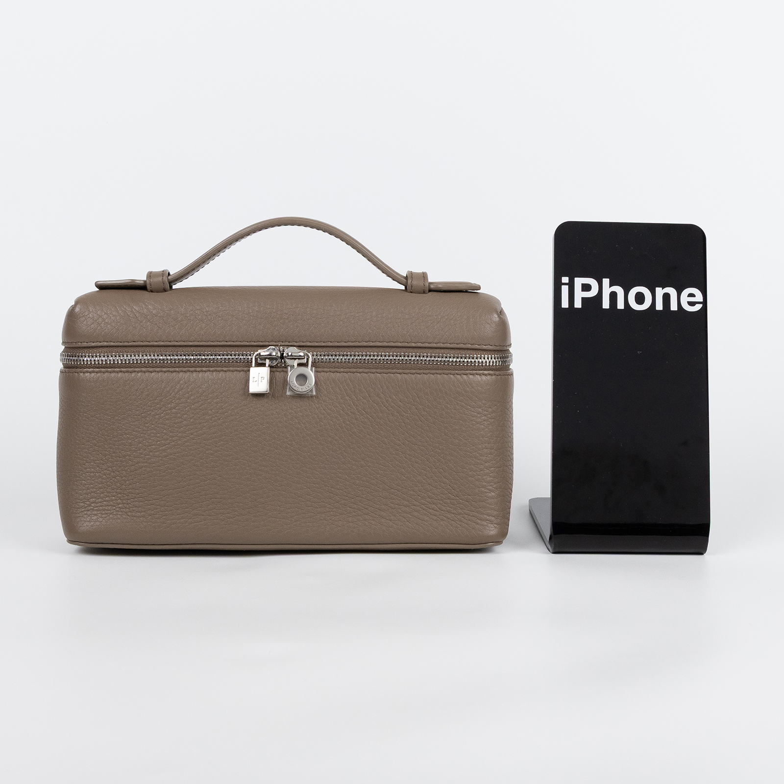 諾悠翩雅 LORO PIANA Extra Pouch L19 手拿包 FAN4046 灰EXTRA POCKET L19 原廠盒子/防塵袋/背帶