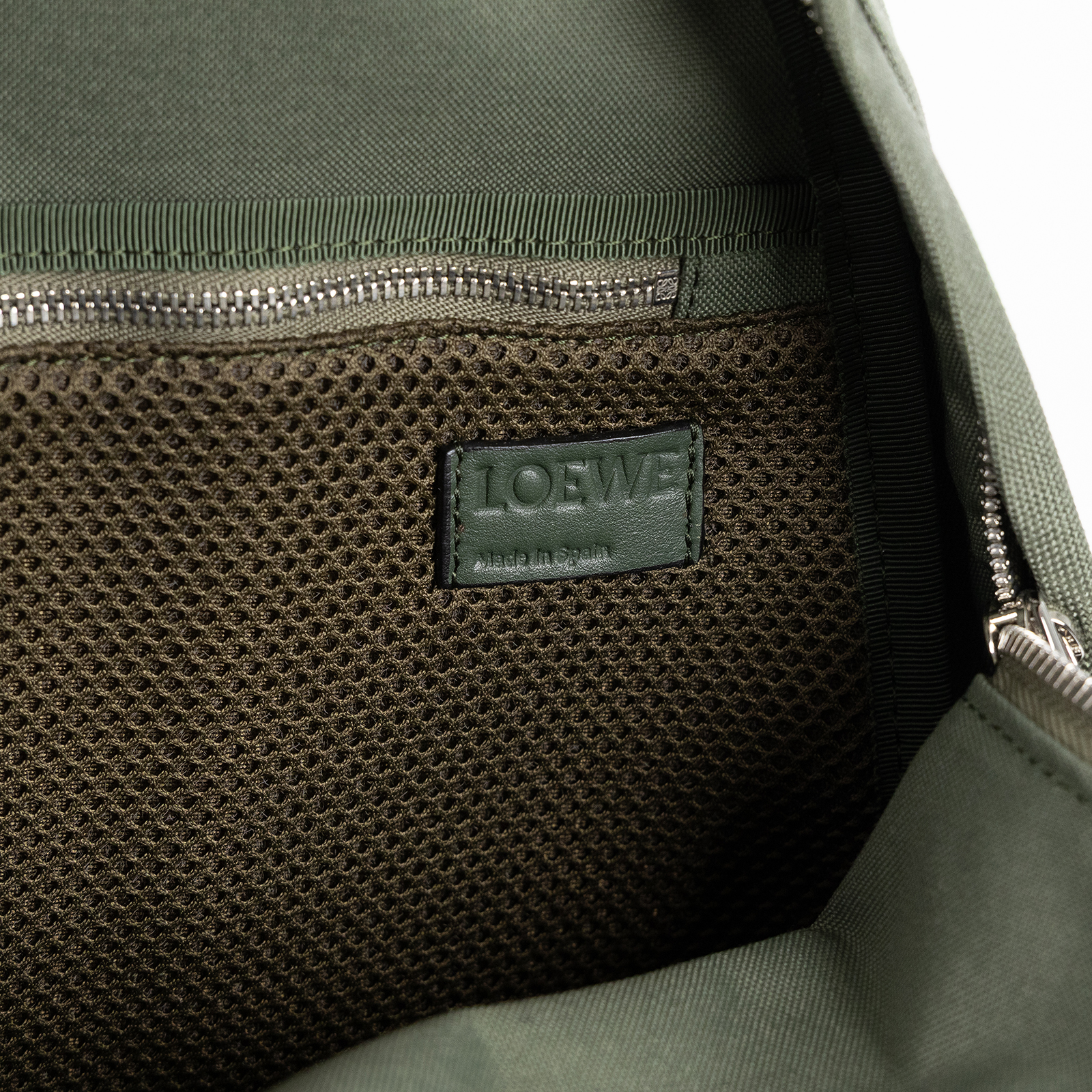 羅意威 LOEWE Round Slim 後背包 B664R17X01 綠帆布後背包 無附屬品