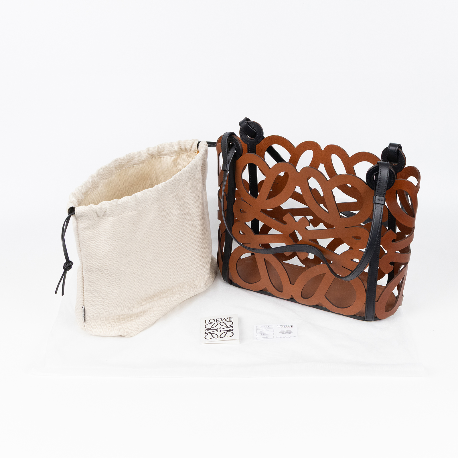 羅意威 LOEWE Anagram Cutout 托特包 手提包 A821Q05X01 棕ANAGRAM簍空托特包 皮革製品成分證明