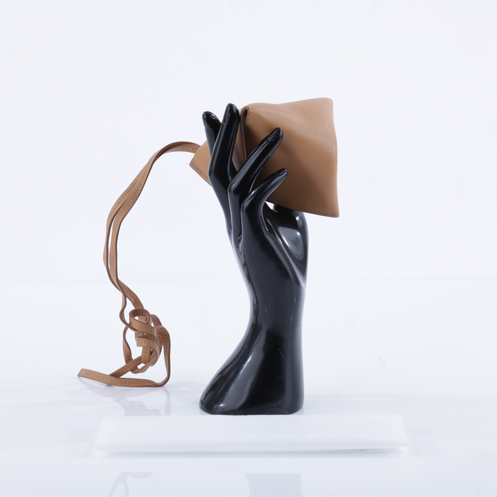 羅意威 LOEWE Origami 頸掛小包  棕皮革三角吊飾 無附屬品