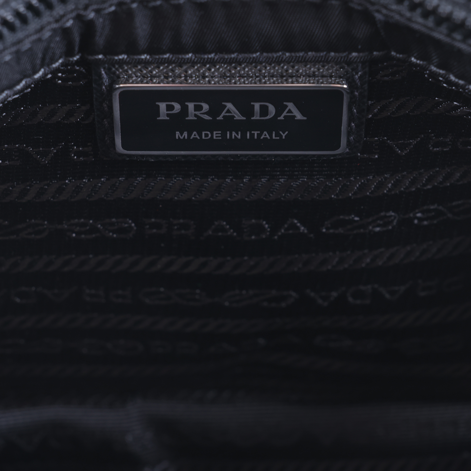 普拉達 PRADA Re-Nylon Saffiano 皮革肩背袋 2VD034_2DMH 黑尼龍掀蓋郵差包 防塵袋/子包