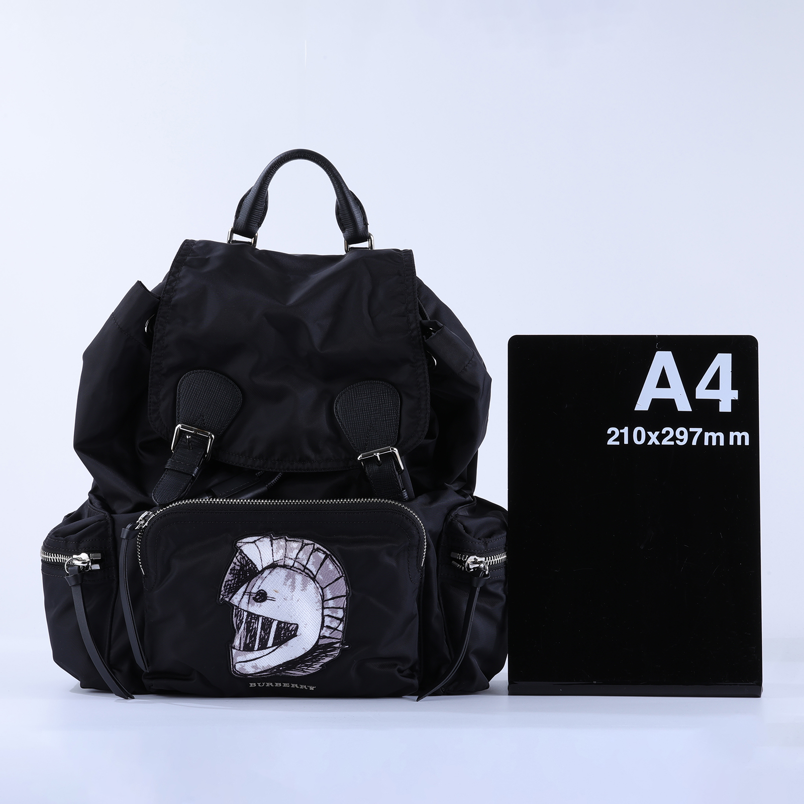 博柏利 BURBERRY The Rucksack 尼龍 後背包  黑刺繡尼龍後背包The Rucksack Backpack 防塵袋