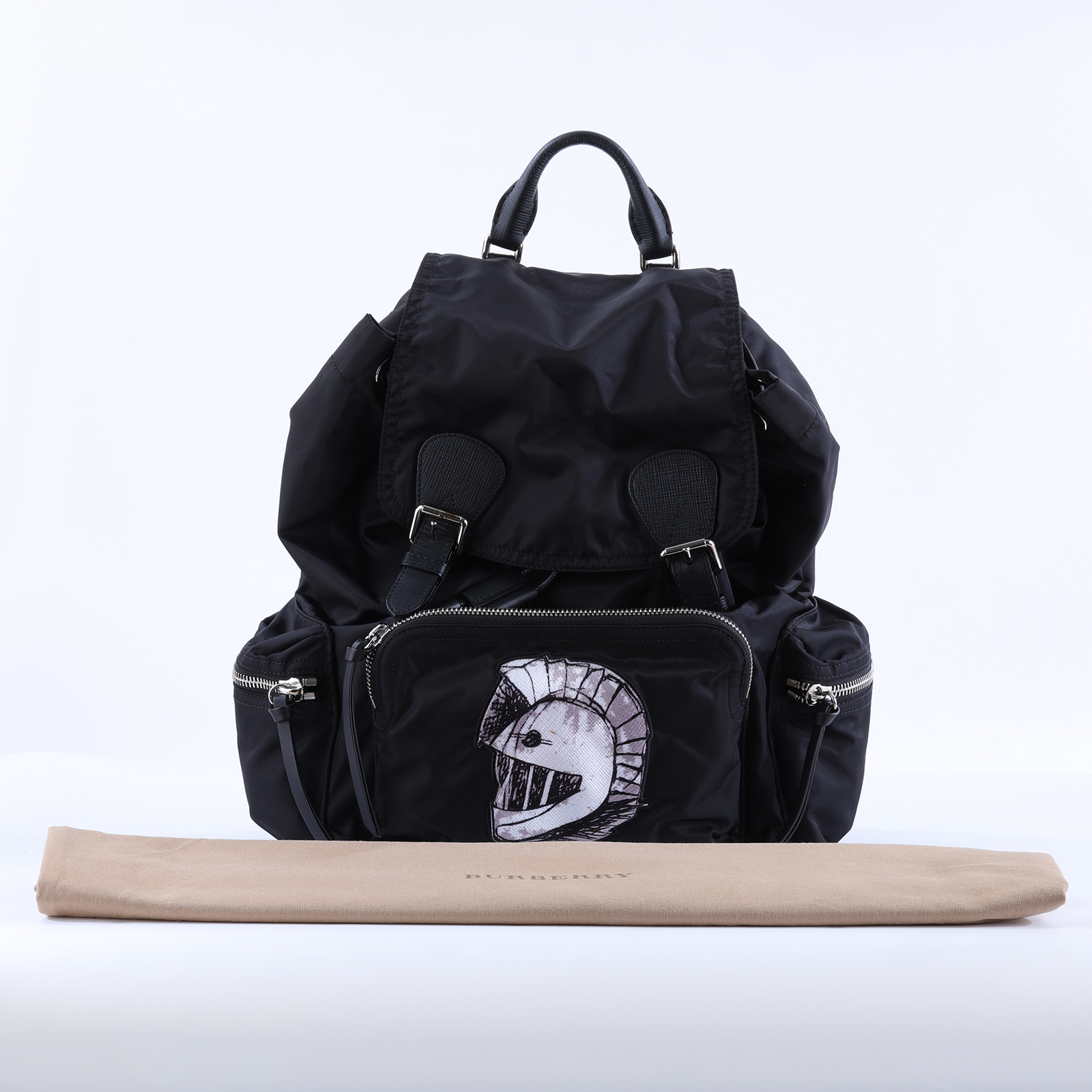 博柏利 BURBERRY The Rucksack 尼龍 後背包  黑刺繡尼龍後背包The Rucksack Backpack 防塵袋