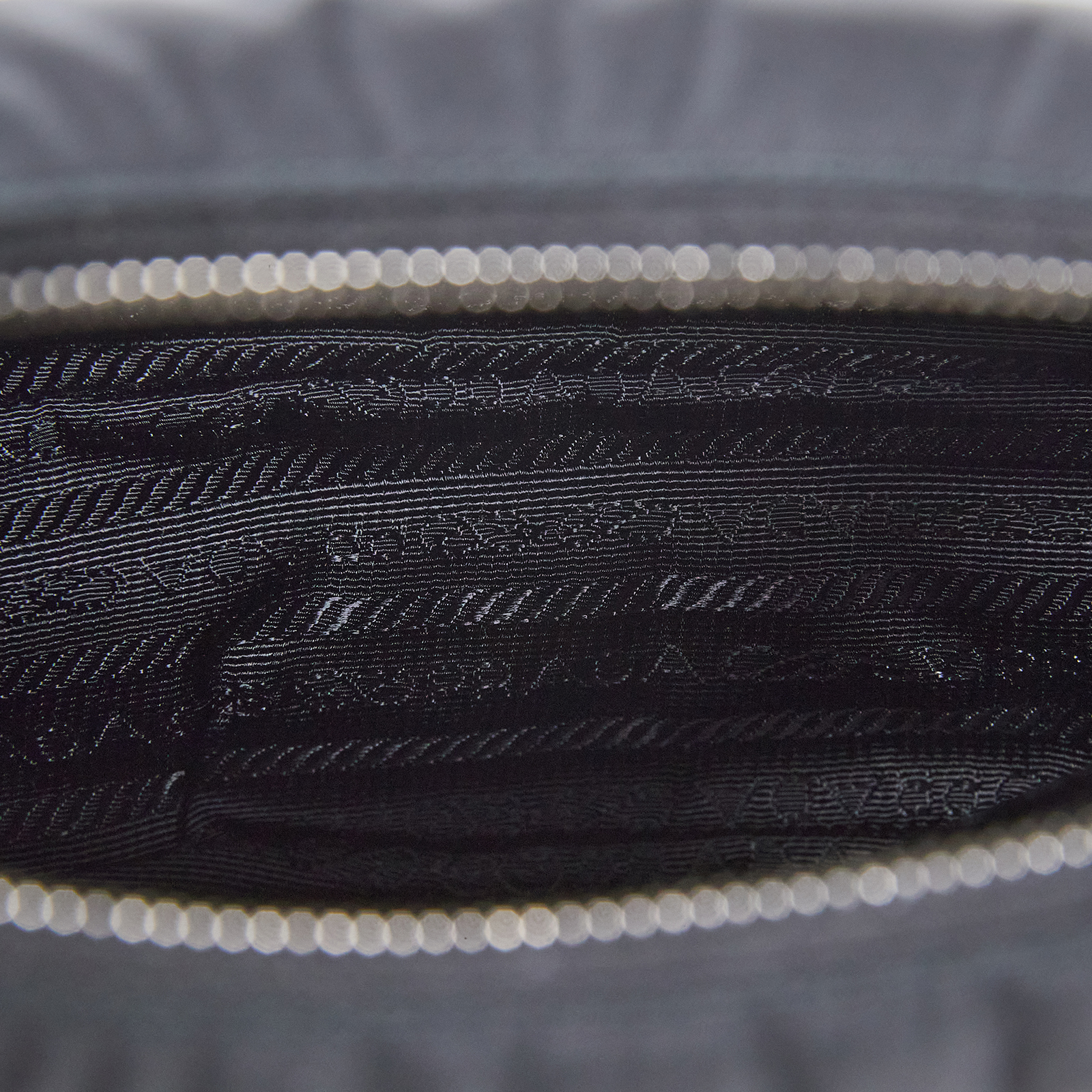 普拉達 PRADA Re-Edition 2005 Re-Nylon 手袋 1BH204_R064 黑尼龍三合一HOBO 防塵袋/保證卡/背帶2/吊牌/零錢包