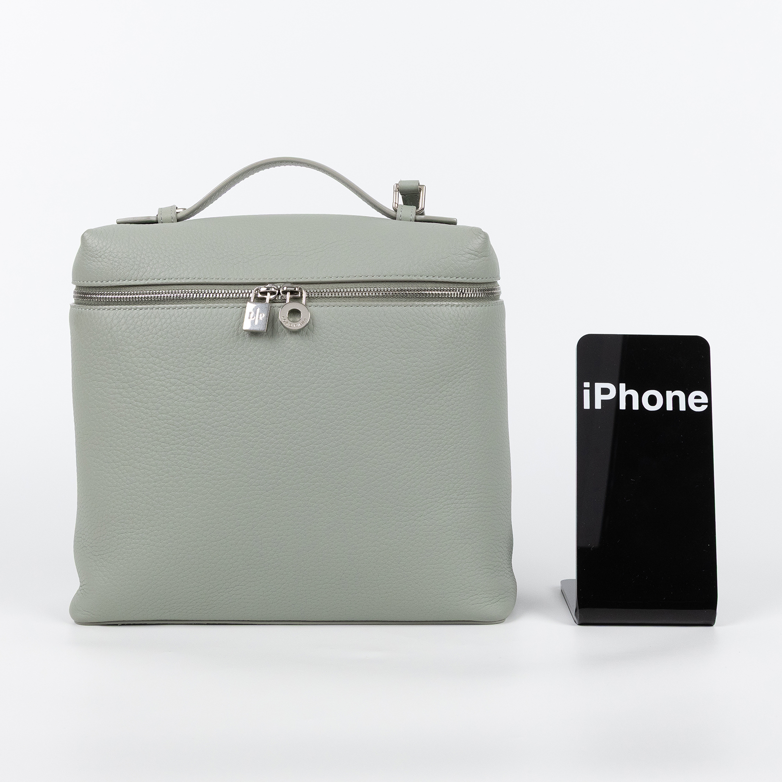 諾悠翩雅 LORO PIANA Extra Pocket 背包 L23.5 FAN4041 鼠尾草綠EXTRA POCKET背包 L23.5 防塵袋/背帶