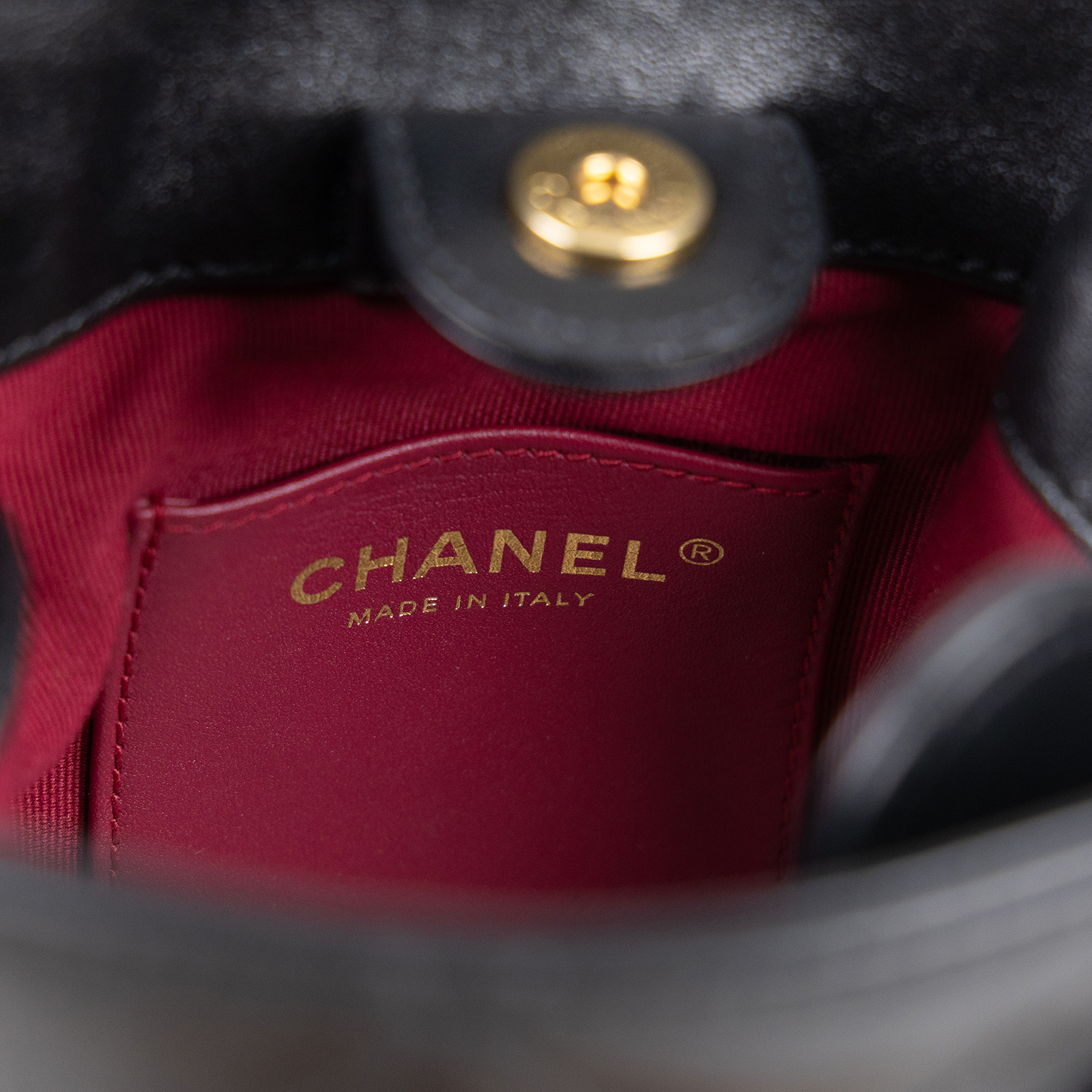 香奈兒 CHANEL 菱格水桶包  側背包 AS4002 B10669 晶片款 黑金水桶包 防塵袋/購買證明影本