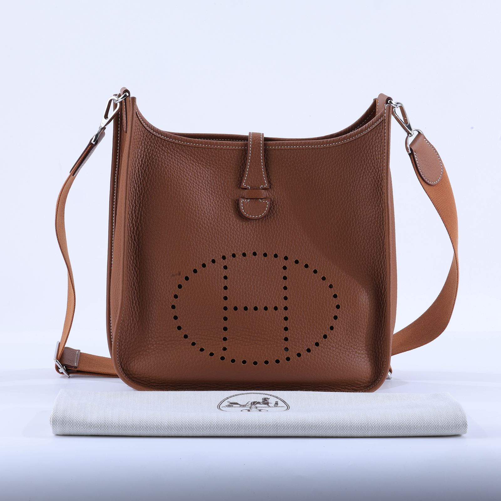 愛馬仕 Hermes Evelyne Bag 伊芙琳包 29 馬蹄型 銀色五金 金棕 H056277CK37 GGUY001TM  防塵袋/背帶