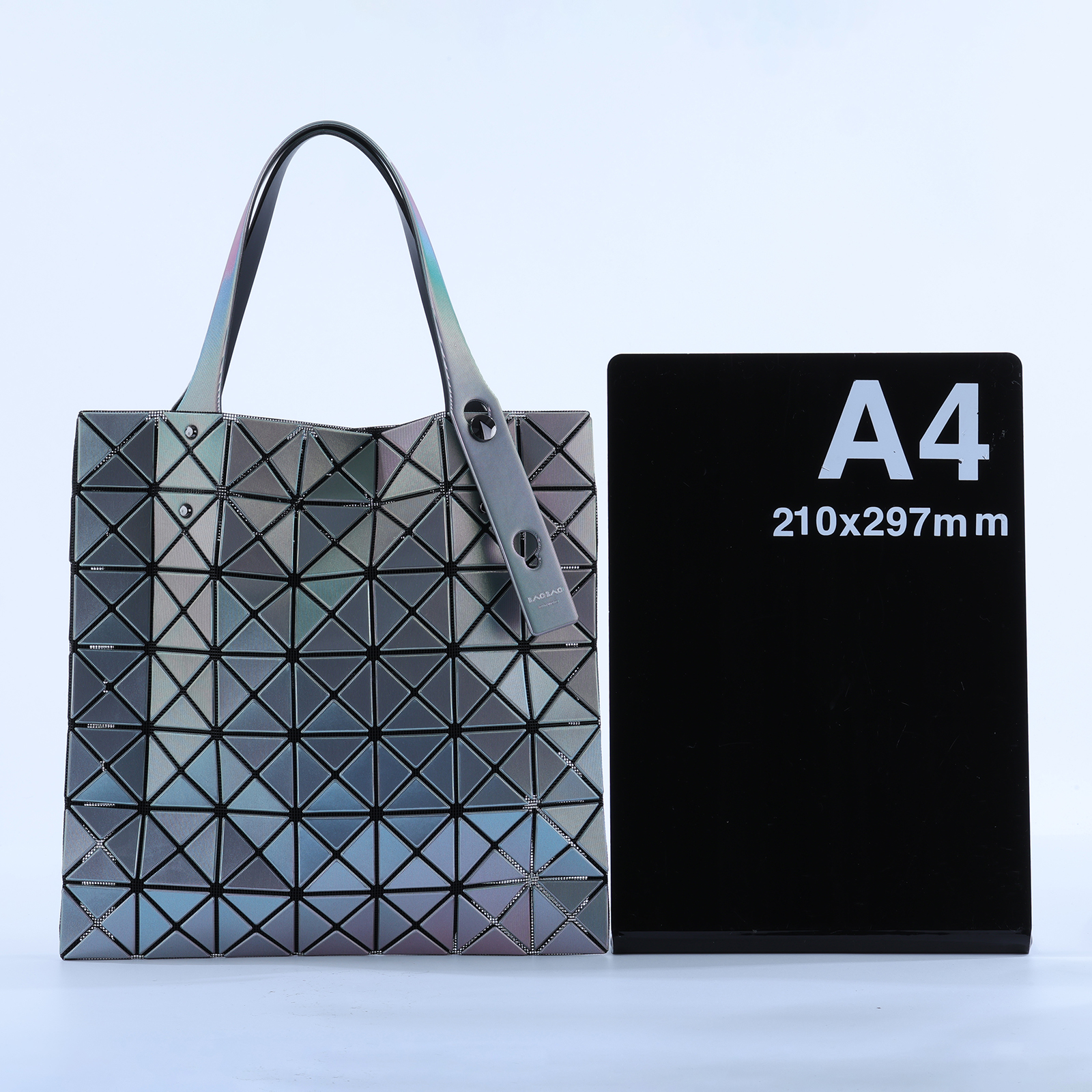 三宅一生 ISSEY MIYAKE BAOBAO 亮面炫彩幾何 7X7 手提托特包  炫彩幾何托特包7X7 防塵袋
