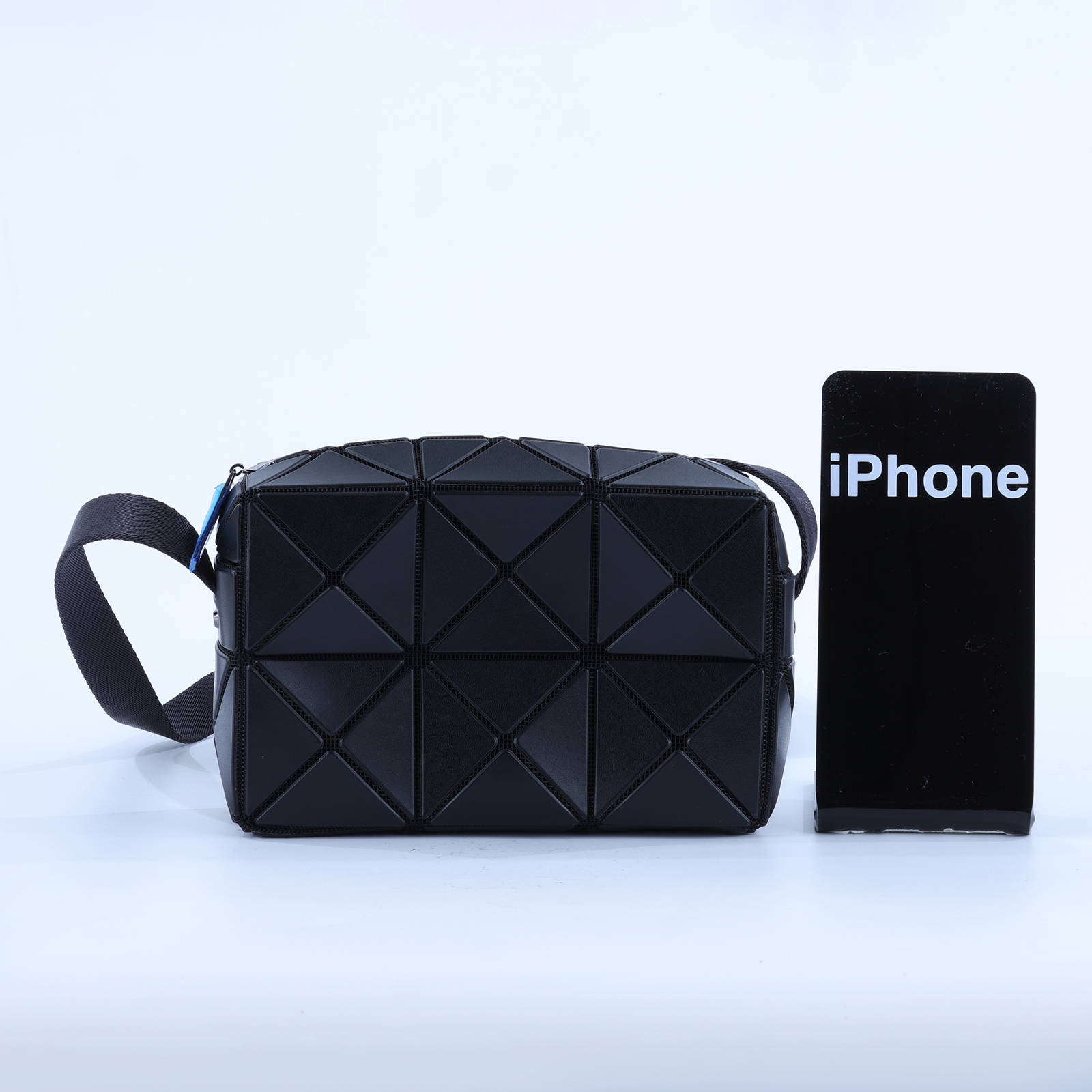 三宅一生 ISSEY MIYAKE BAOBAO CUBOID 幾何立方 3X2 斜背包  黑幾何肩背包3X2 防塵袋
