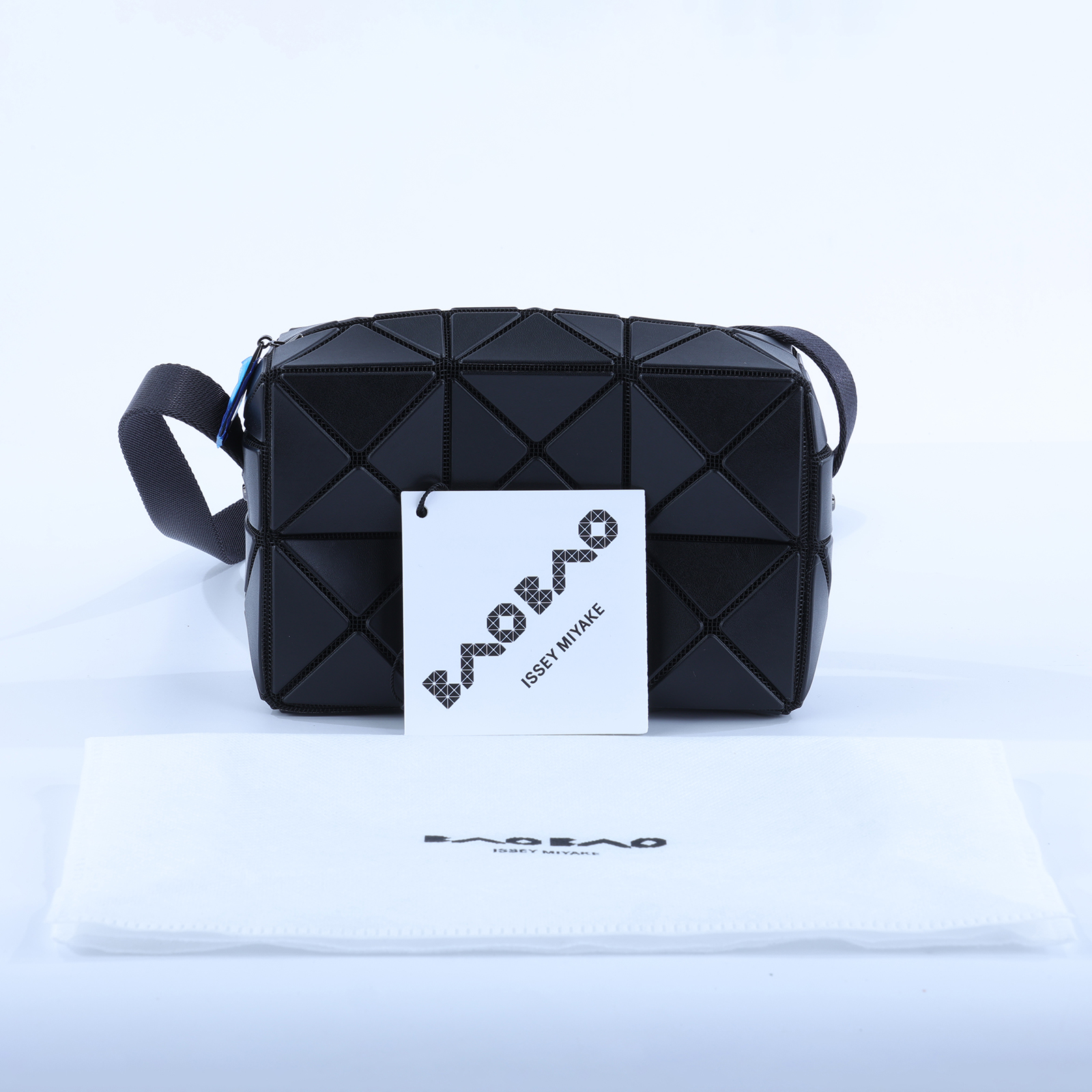 三宅一生 ISSEY MIYAKE BAOBAO CUBOID 幾何立方 3X2 斜背包  黑幾何肩背包3X2 防塵袋