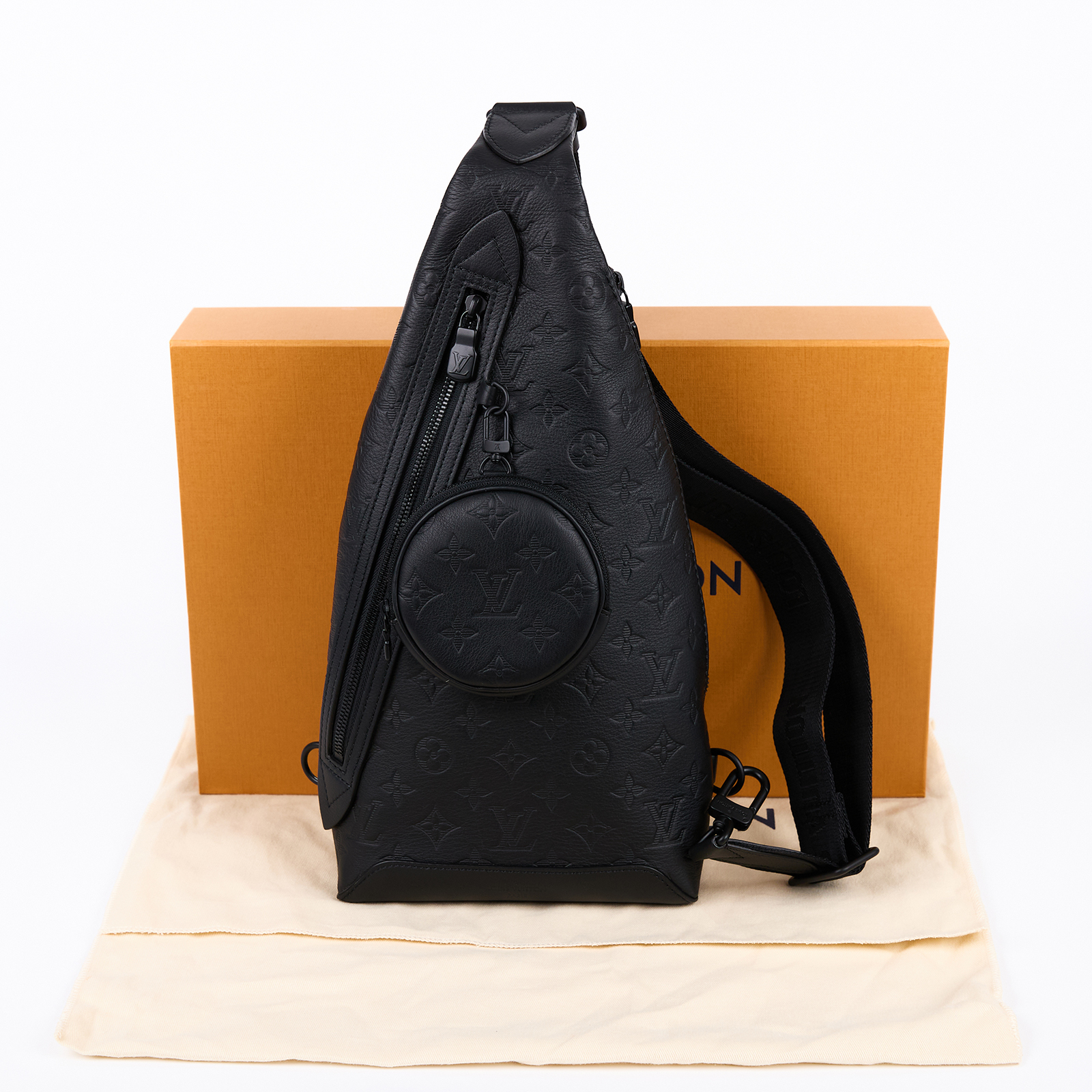 路易威登 LOUIS VUITTON Duo 斜背包 小牛皮 黑色 M21890 晶片款 黑原花壓紋DUO胸包 原廠盒子/防塵袋/零錢包