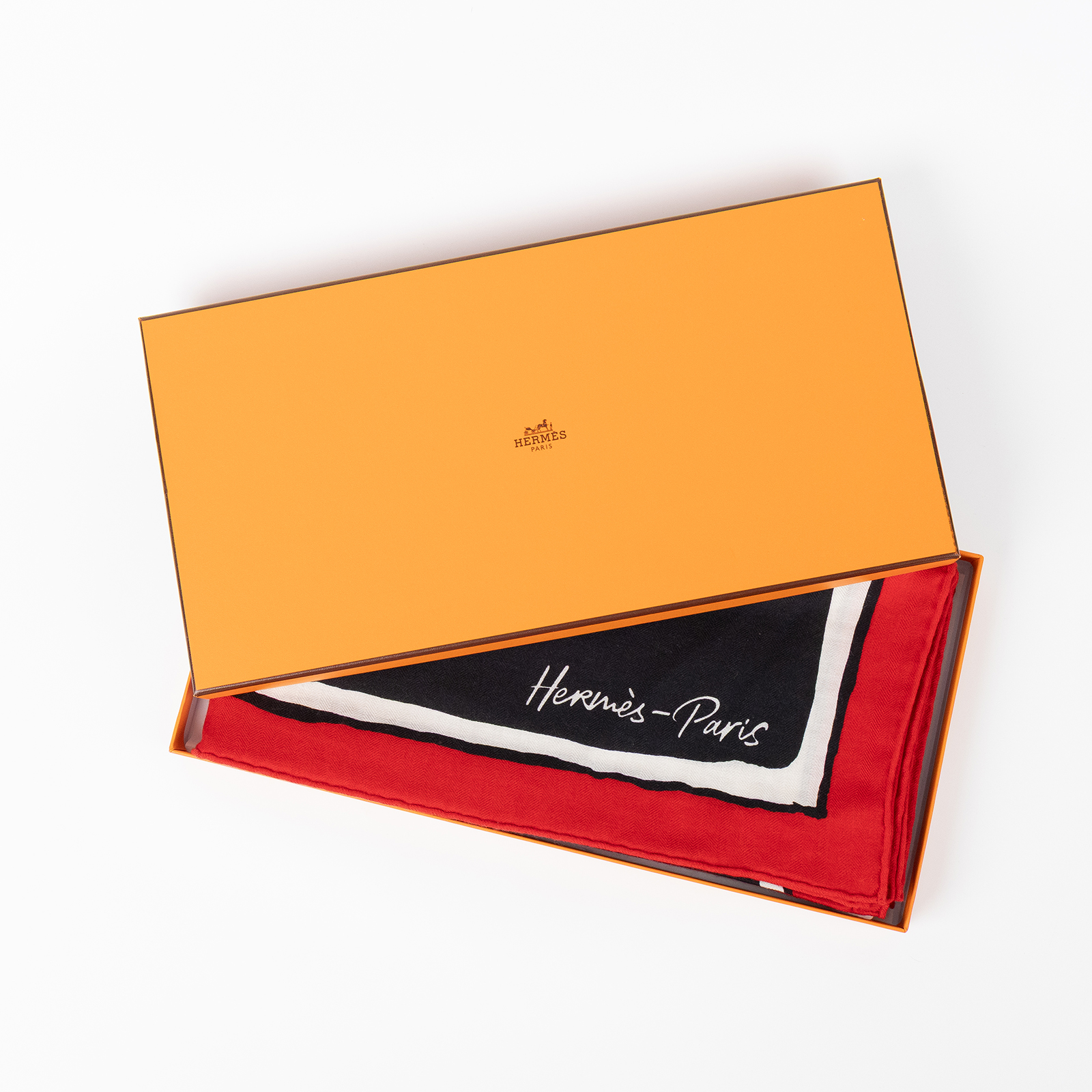 愛馬仕 Hermes Libre Comme Pegase shawl 140 喀什米爾羊絨真絲披肩 黑色/紅色/卡其色 H243802Sv03 HTH2209  原廠盒子