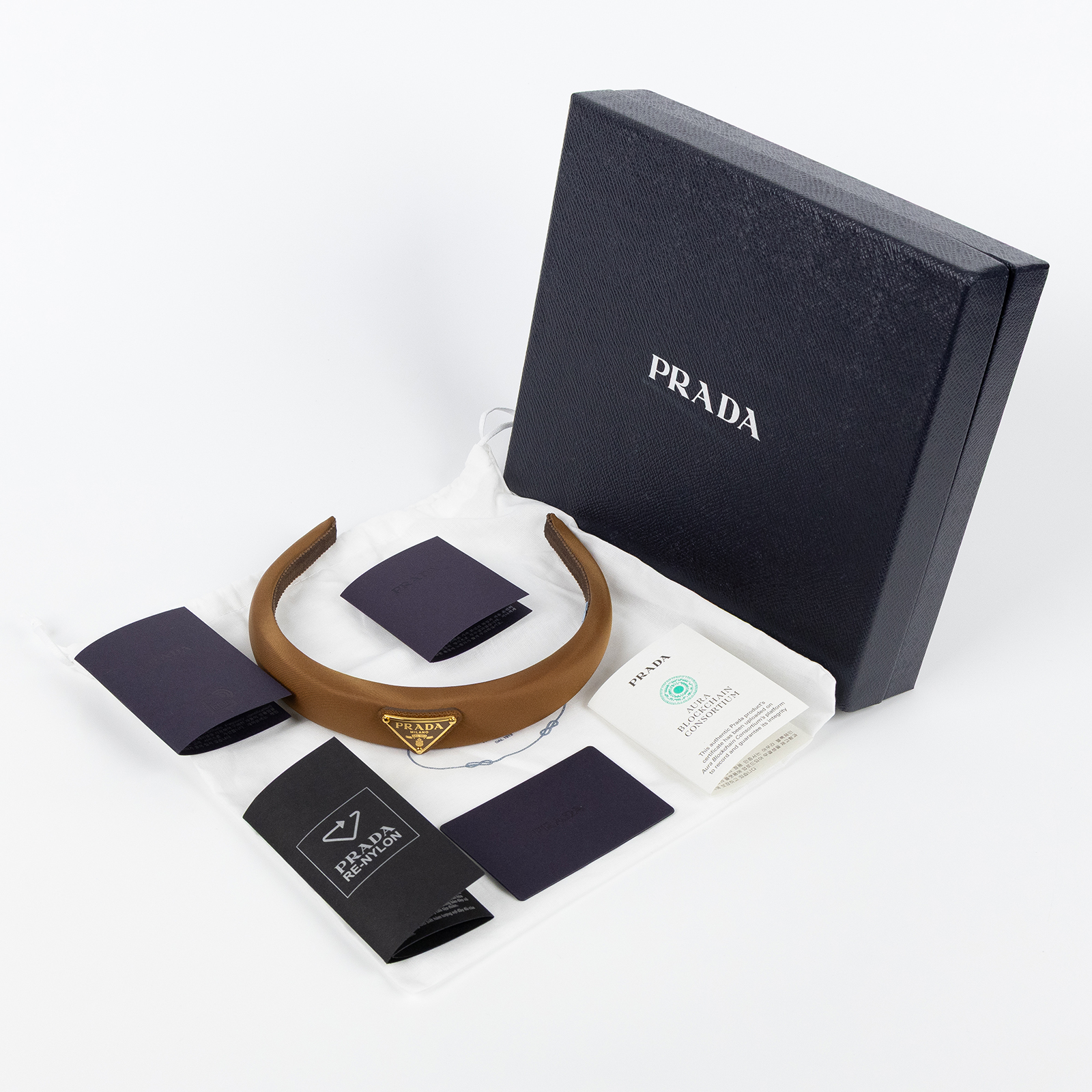 普拉達 PRADA Re-Nylon 頭箍 髮箍 髮飾 1IH080_2DMI 咖啡色髮箍 原廠盒子/防塵袋