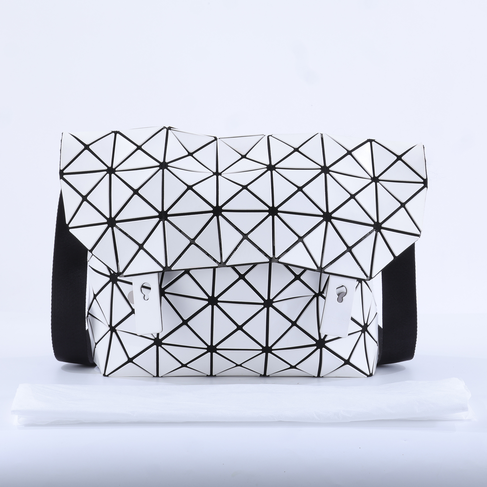 三宅一生 ISSEY MIYAKE BAOBAO 斜背包  白郵差包 5x7 無附屬品