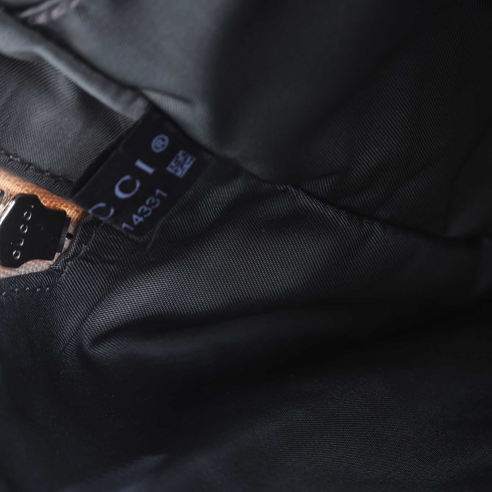 古馳 GUCCI Off The Grid 單肩 斜背包 胸包 658631 H9HUN 灰Off The Grid胸包 防塵袋